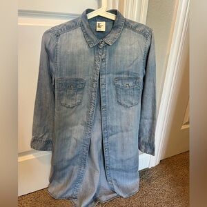 H&M Light Blue Casual Button Down Shirt